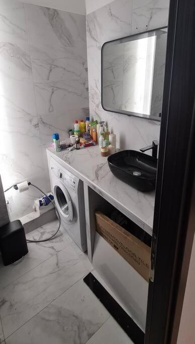 Apartment Black Retro Flat