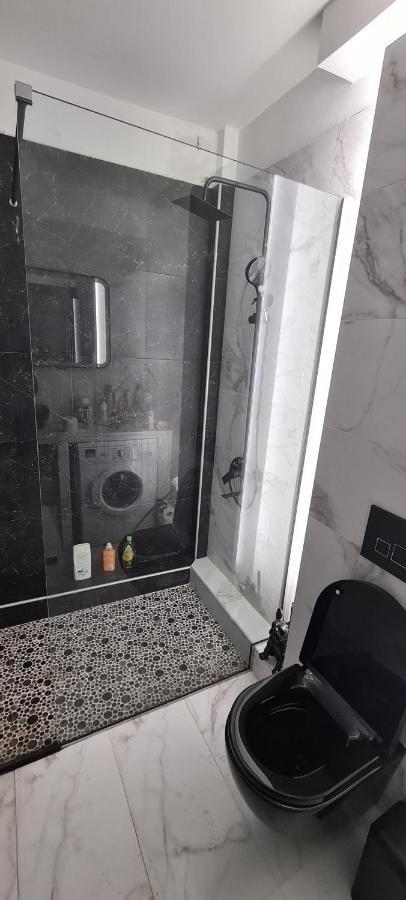 Black Retro Flat Appartement *